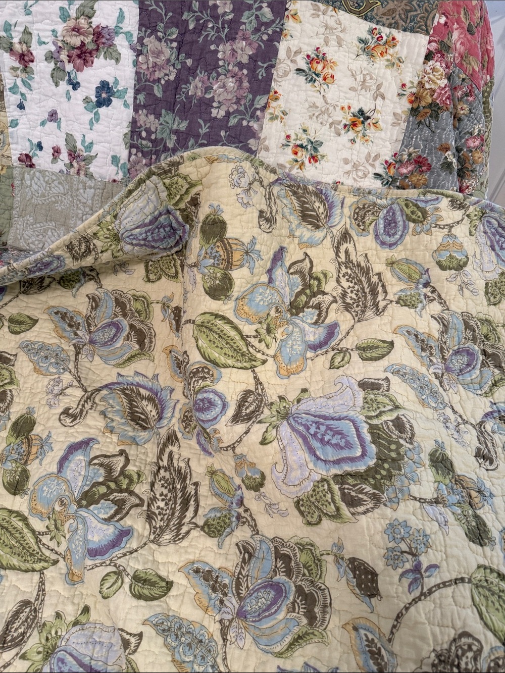 Twin Size Floral Patchwork Quilt and Sham - Picture 7 of 7